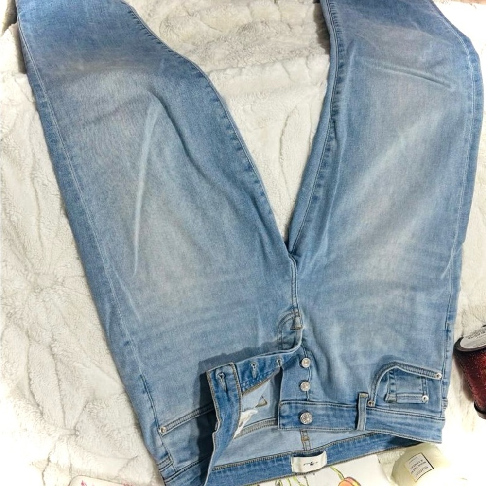 7 For All Mankind Light Wash Straight Leg Jeans Size 8 Mid Rise Classic Fit